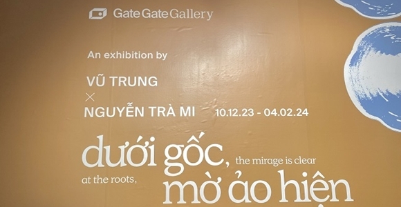 Đắm chìm trong nghệ thuật truyền thống và đương đại của triển lãm “Dưới gốc, mờ ảo hiện”